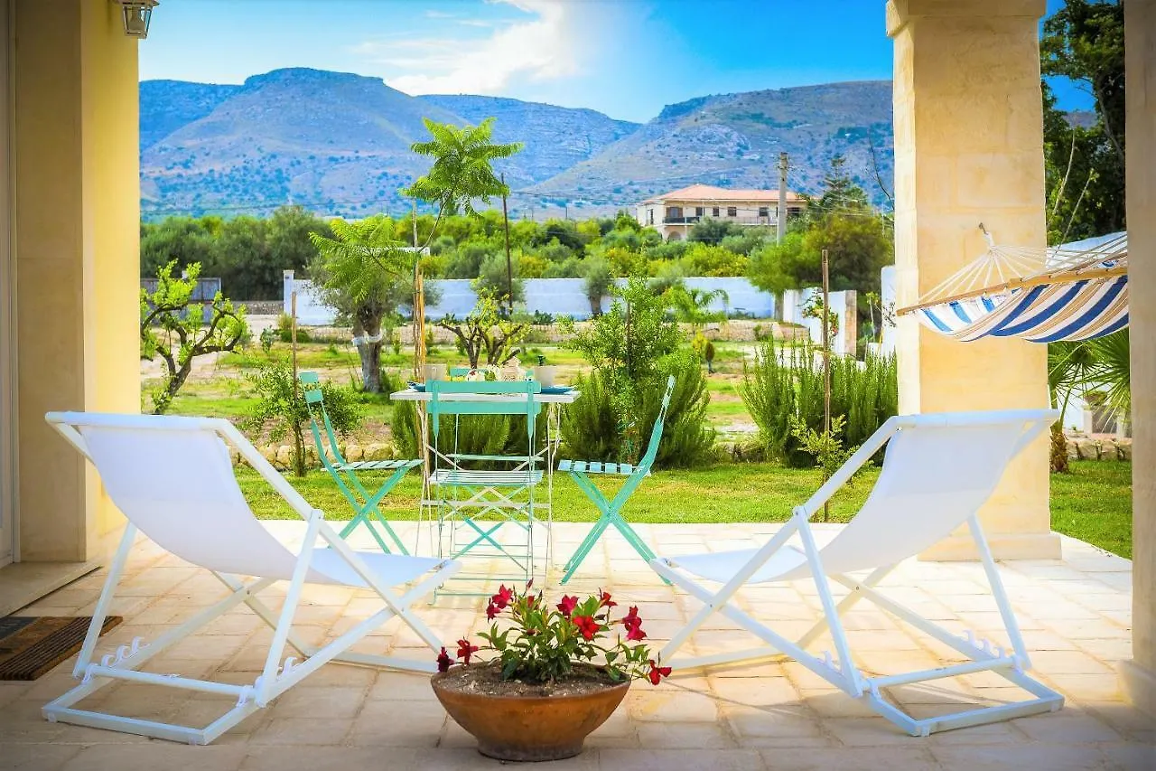 La Bouganville Avola Apartment